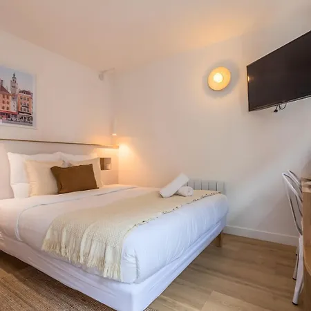 Petit Studio Proche Commodites Avec Parking *