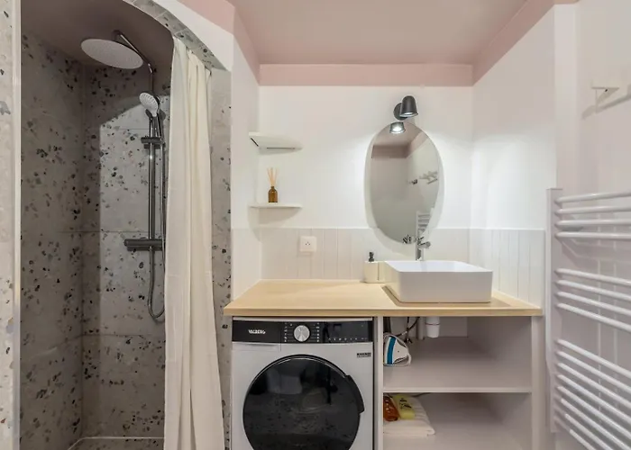 Petit Proche Ecoles & Commodites *