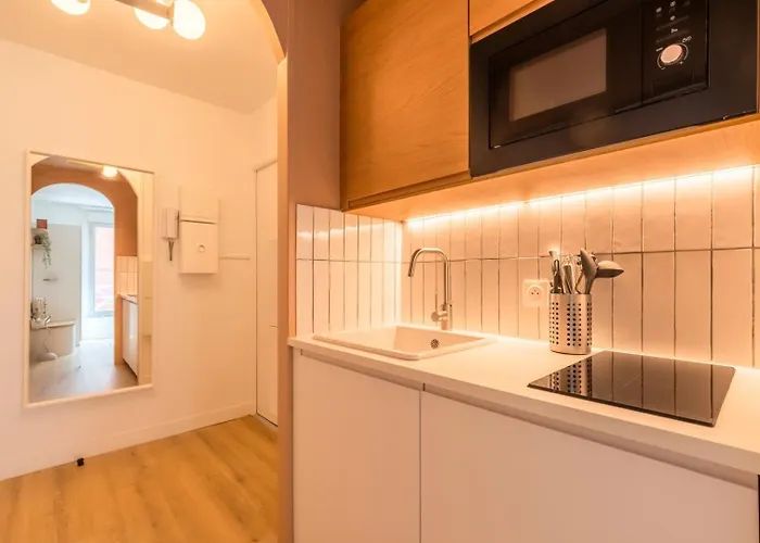 Petit Proche Ecoles & Commodites